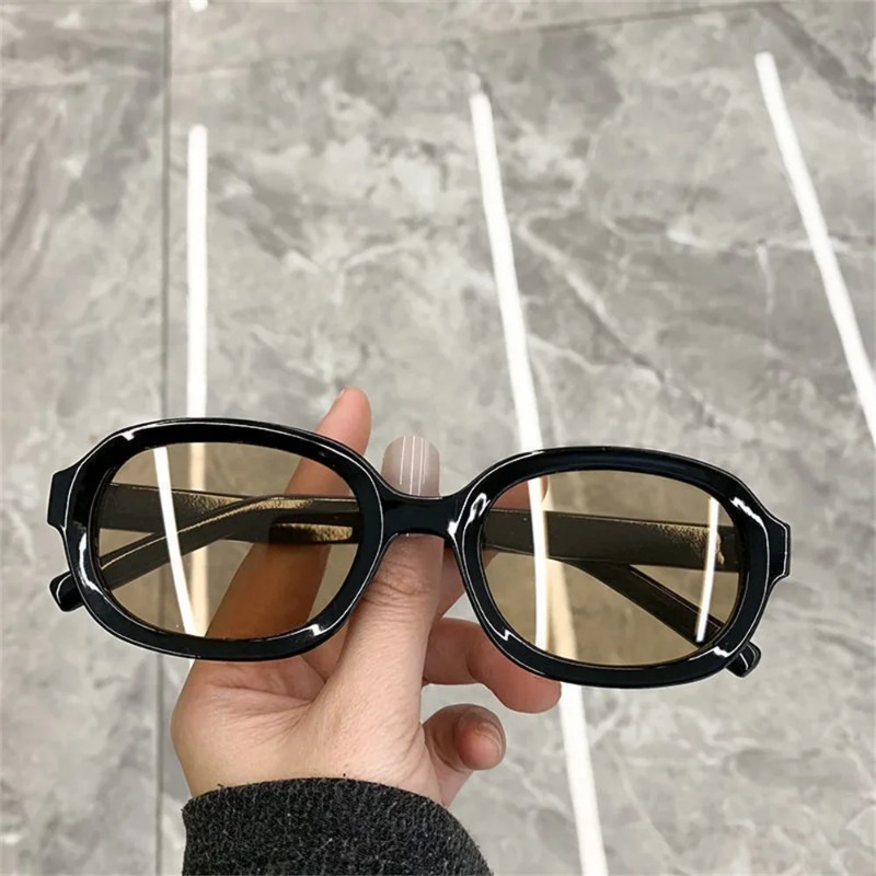 Vintage Fashion Enthusiasts - 高品質なスクエア型サングラス。男女兼用。ヴィンテージファッション、最新トレンド、メッシュデザイン、ヒップホップスタイル。レトロなサングラスで、女性にも男性にもおすすめ。