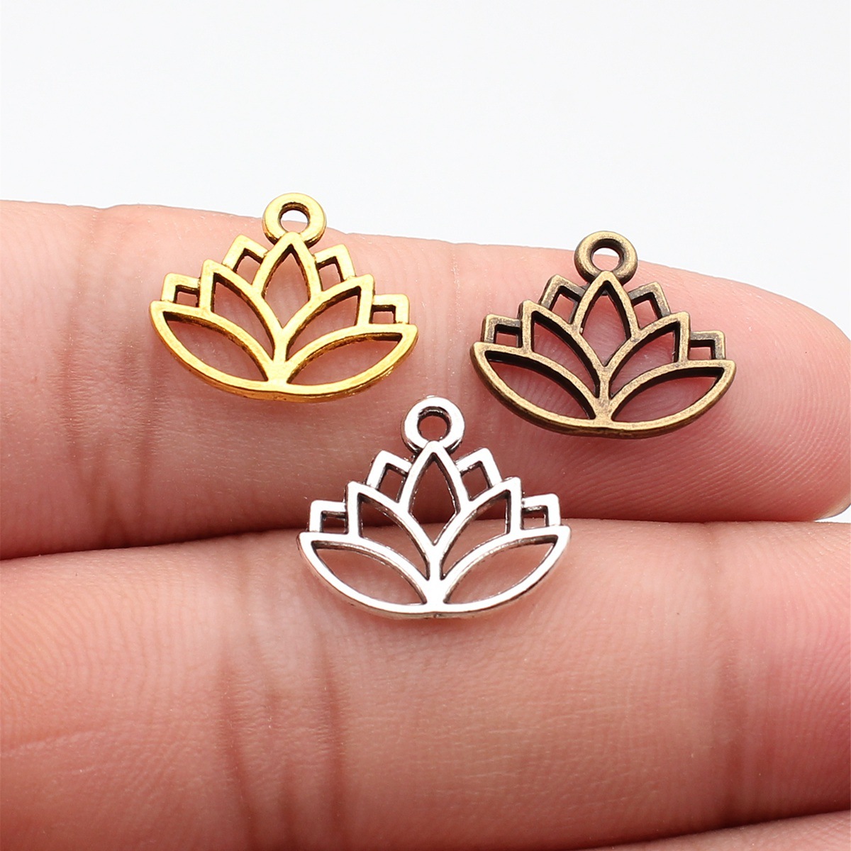 WYSIWYG 20 個 16x14mm 3 色アンティーク - Vintage Fashion Stores のレビューと価格