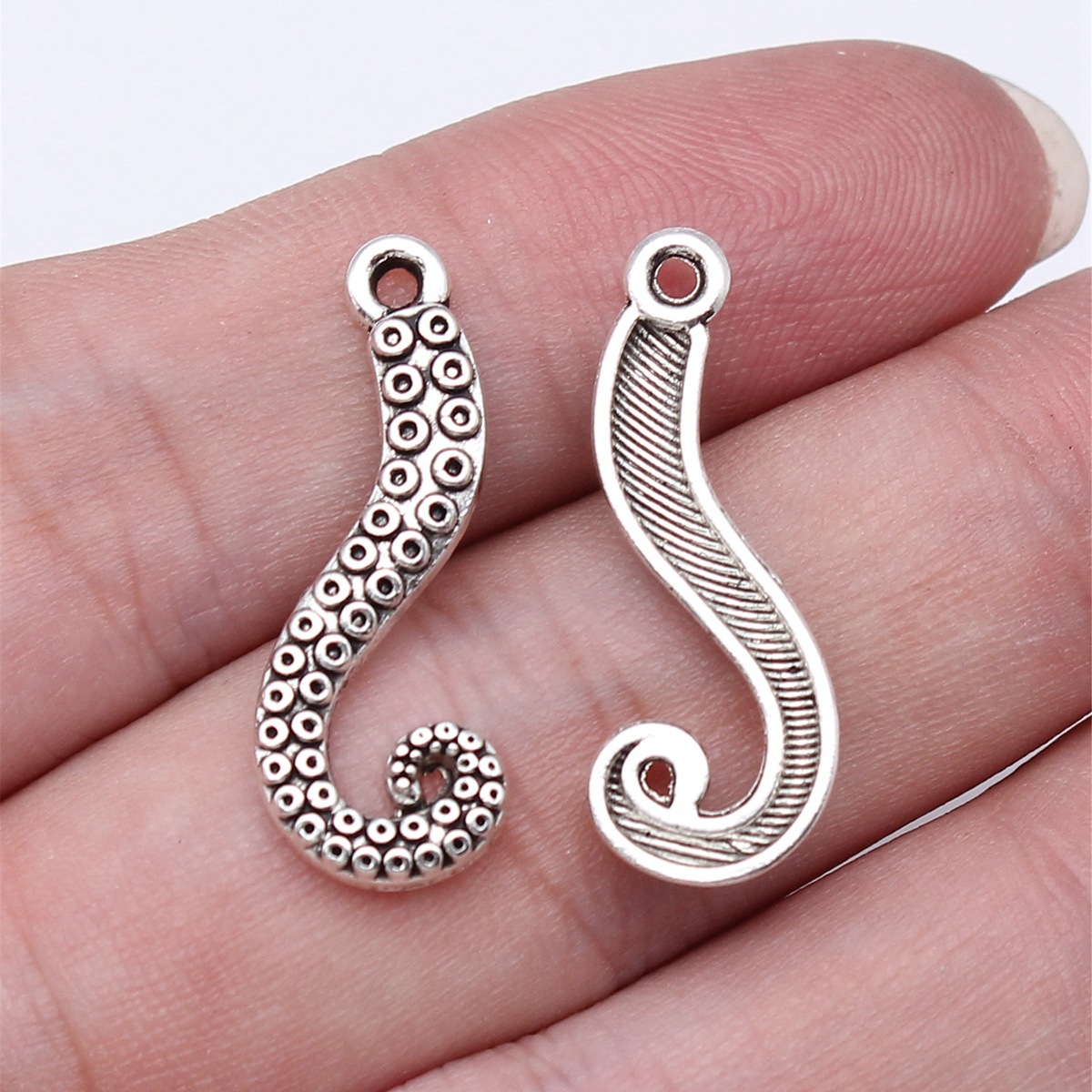 WYSIWYG 20個 26x10mm 4色 タコの足チャー - Vintage Fashion Stores のレビューと価格