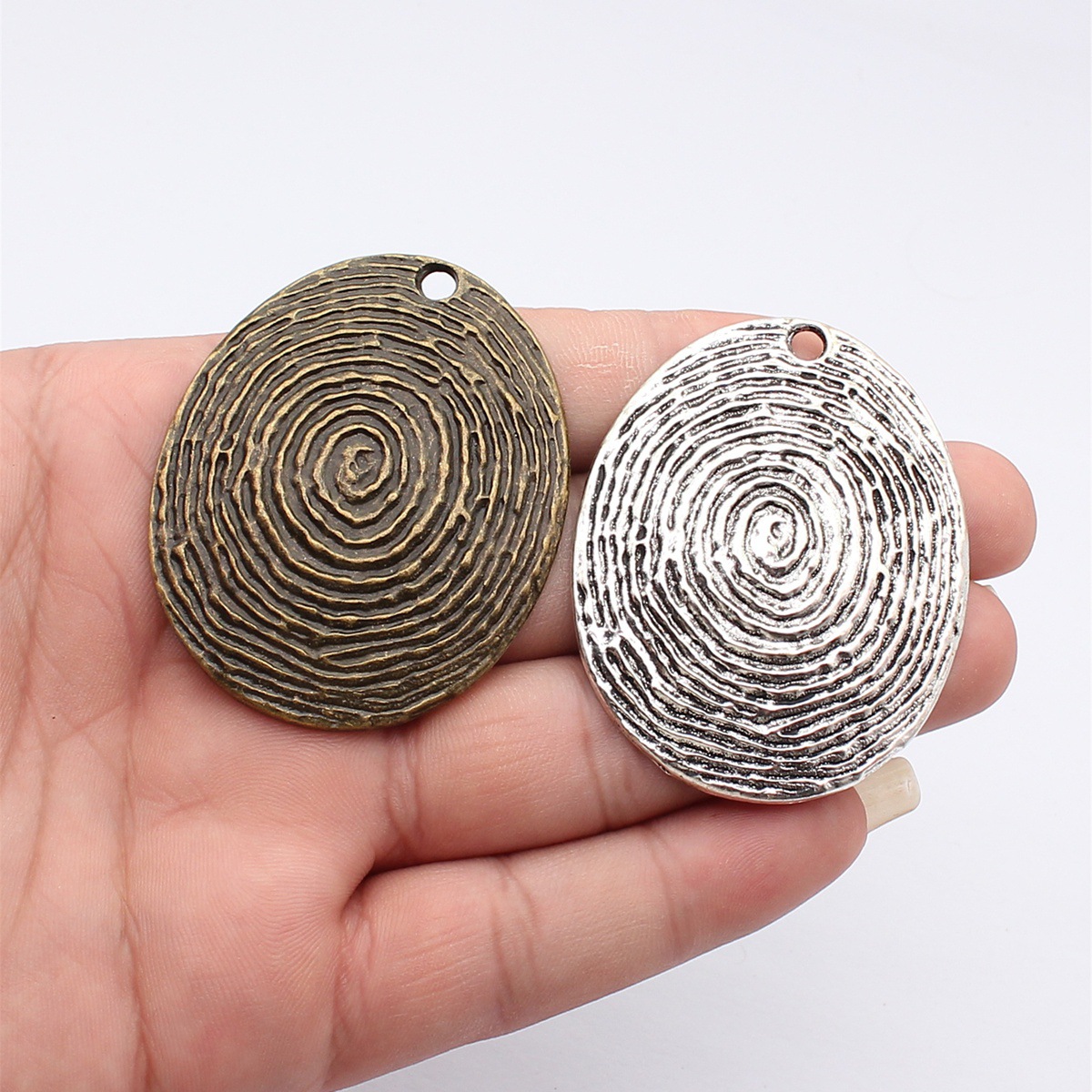 WYSIWYG 1個 59x47mm 2色 アンティークブロ - Vintage Fashion Stores のレビューと価格